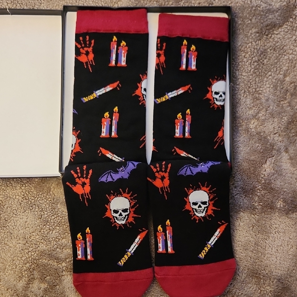 New Novelty Horror Movie Socks - Picture 2 of 4